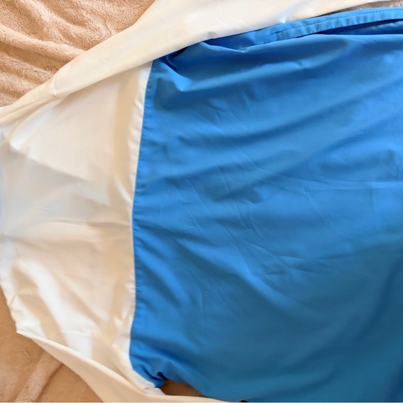 Columbia Men's Casual Blue and White Button Down Shirt - Picture 7 of 7